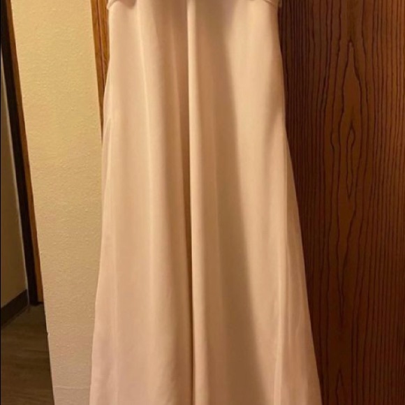 Beautiful halter top wedding dress - Picture 6 of 13